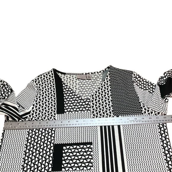 CHICO’S EASYWEAR Vee Neck Popover 3/4 Sleeve Top B&W Patchwork Print US Sz L - Picture 5 of 9